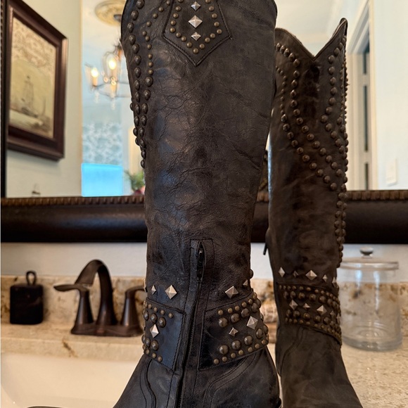 Old Gringo Belinda Studded Distressed Black Boots - Picture 4 of 11